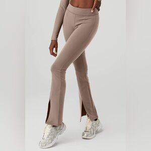 Alo Yoga Women's Airbrush High Waist Flutter Leggings Beige Size Small